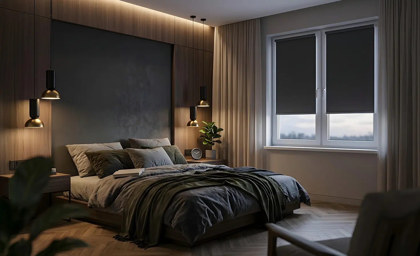 Ein dunkles, gemütliches Schlafzimmer mit graphitfarbenen Verdunkelungsrollos an den Fenstern.